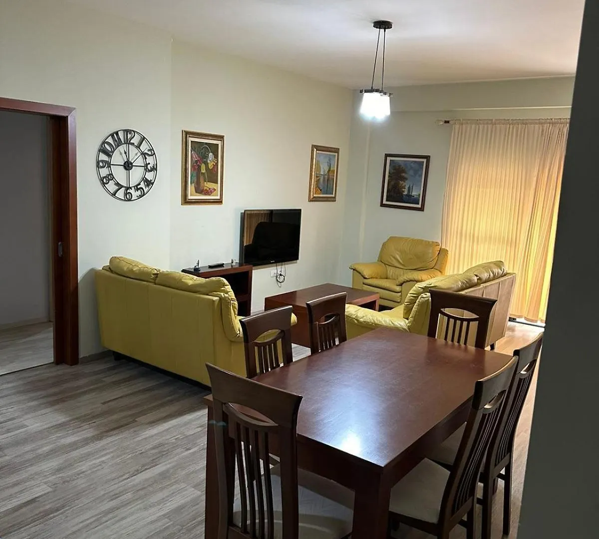 Leo Apartament Tirana Apartment